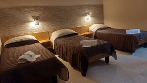 Classic Triple Room | Desk, free WiFi - HOTEL LA TORRE  (Formigine)