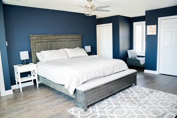 2 bedrooms, desk, iron/ironing board, WiFi