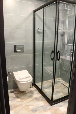 Comfort Quadruple Room, 1 Double Bed with Sofa bed, Smoking | Bathroom - ORTEK HOTEL TAKSİM (Istanbul)