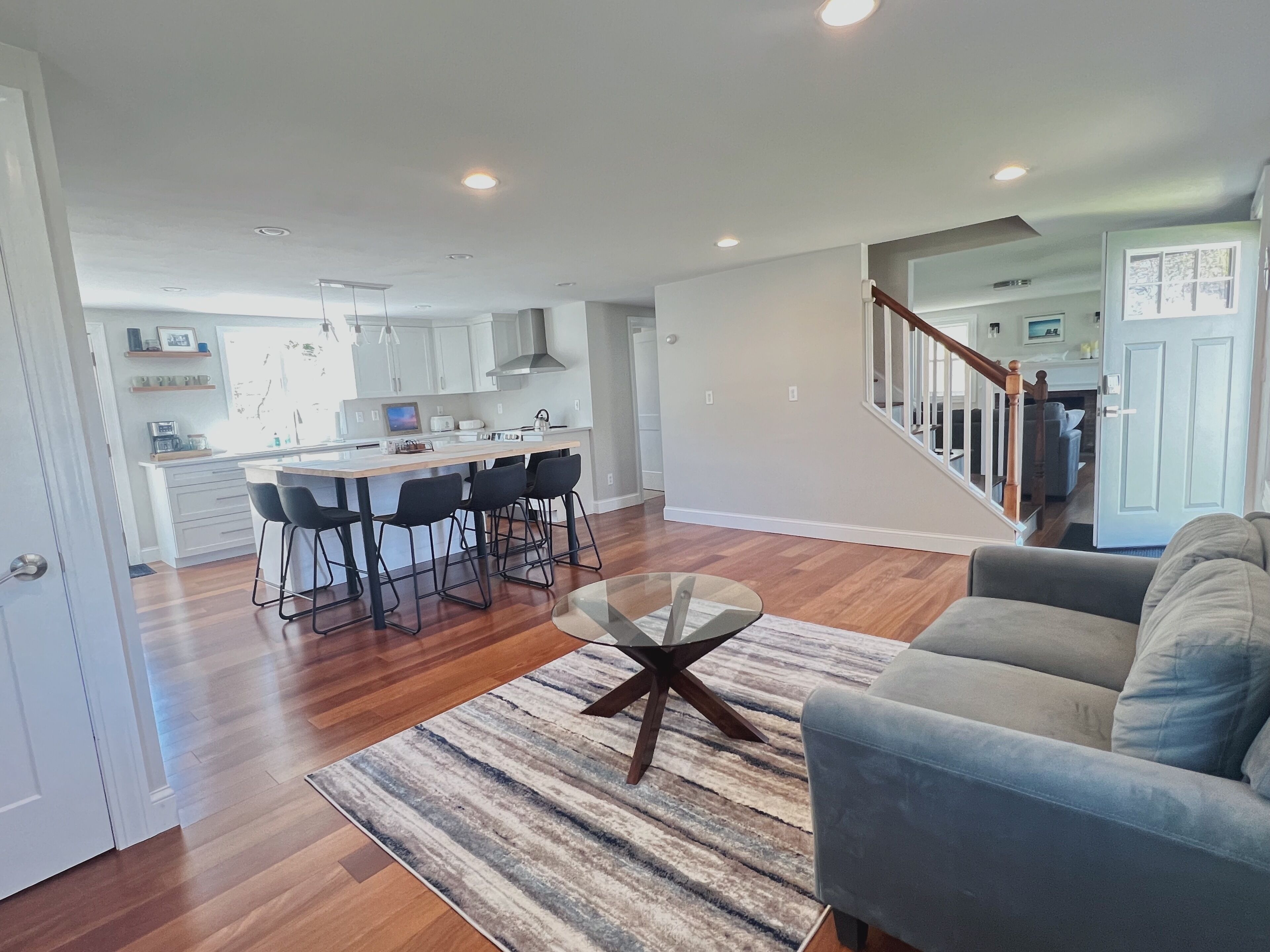 Enjoy this recently updated home. Convenient to the beach and local amenities!