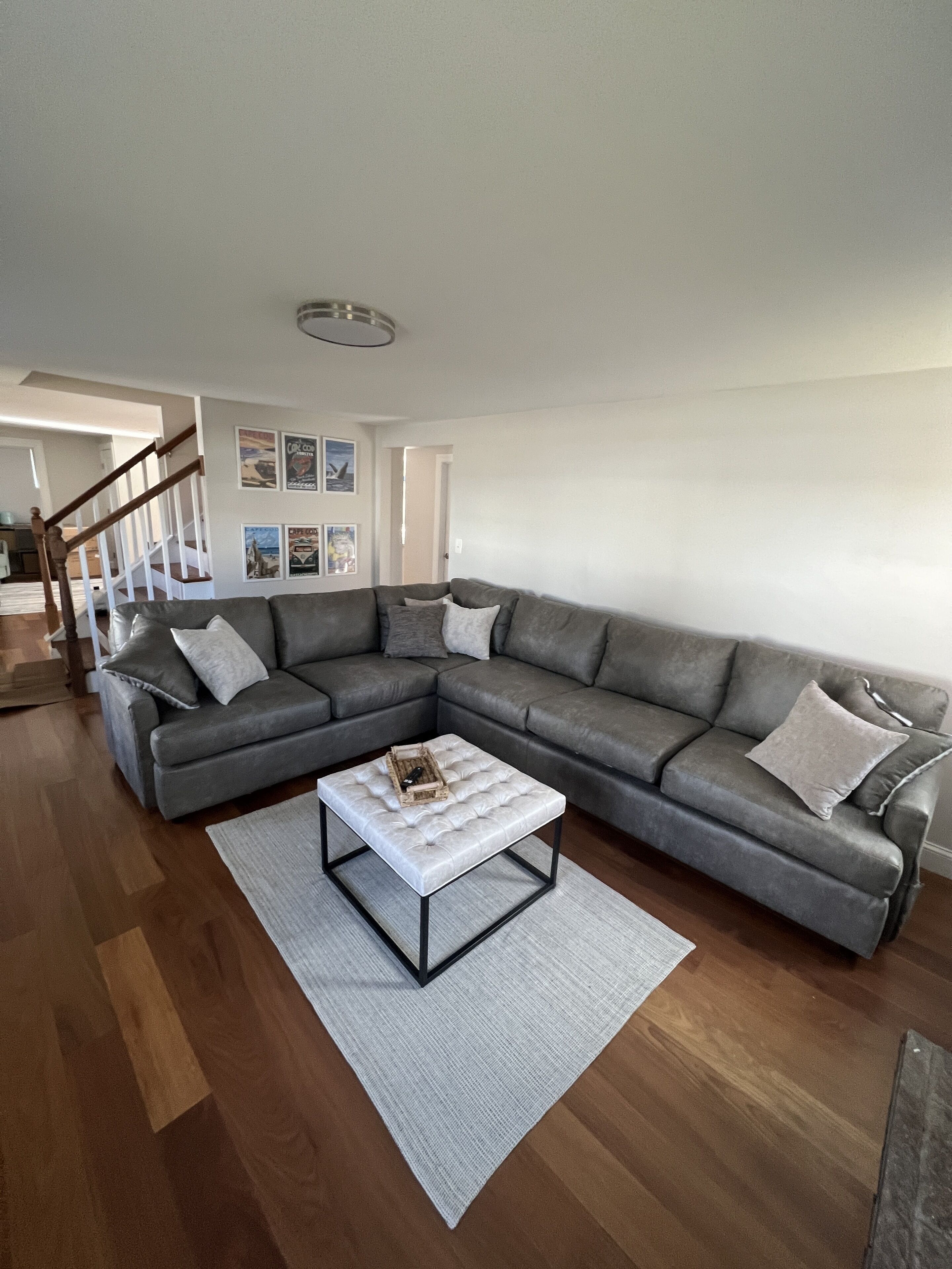 Enjoy this recently updated home. Convenient to the beach and local amenities!