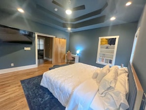 3 bedrooms, desk, iron/ironing board, free WiFi