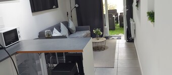 Large studio (annex house) near Paris