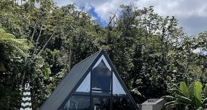 Romantic Cabin with a heated pool and view of the city