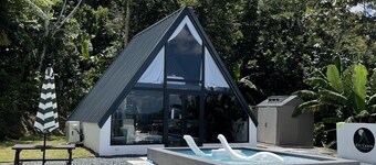 Romantic Cabin with a heated pool and view of the city