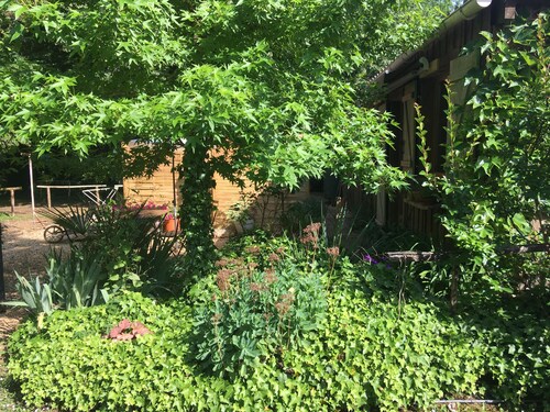 B&B Les Truffières near an inn, in Trémolat