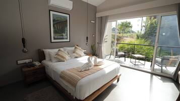 Deluxe Double Room | Down comforters, memory foam beds, minibar, in-room safe