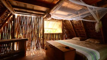 5 chambres, coffres-forts dans les chambres, bureau, lit parapluie