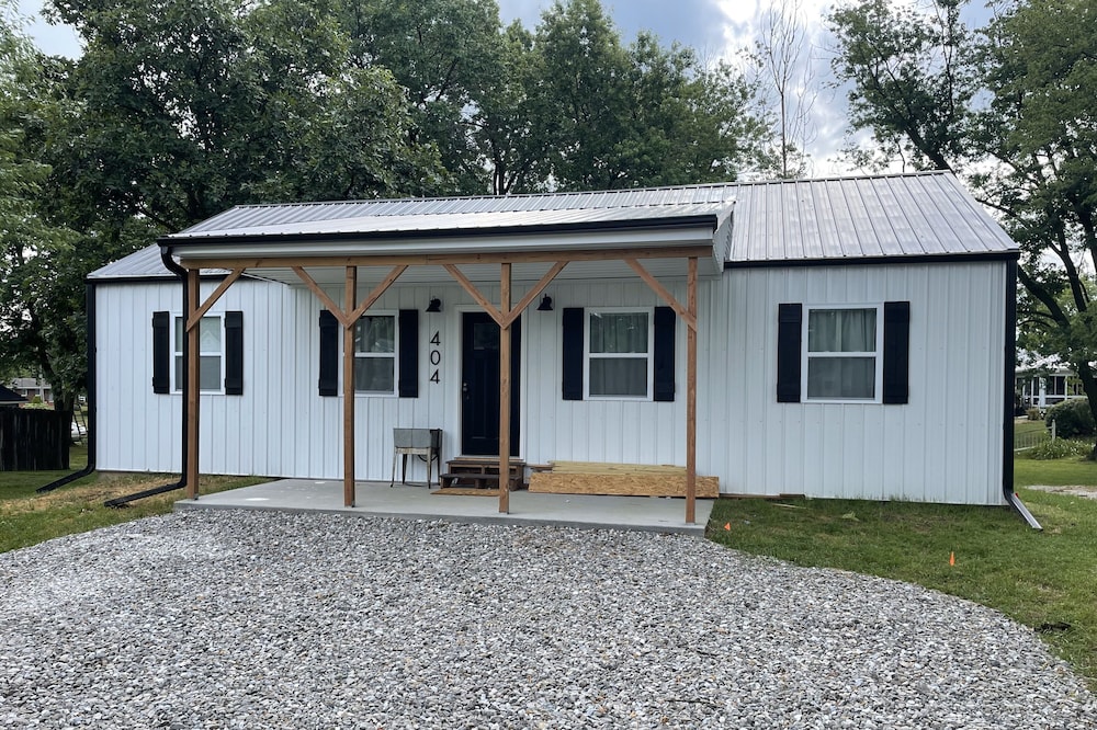 Edina Missouri New Cabin in Rural Area