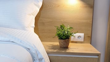 Kamar Double Desain | Seprai premium, tempat tidur Select Comfort, dan minibar