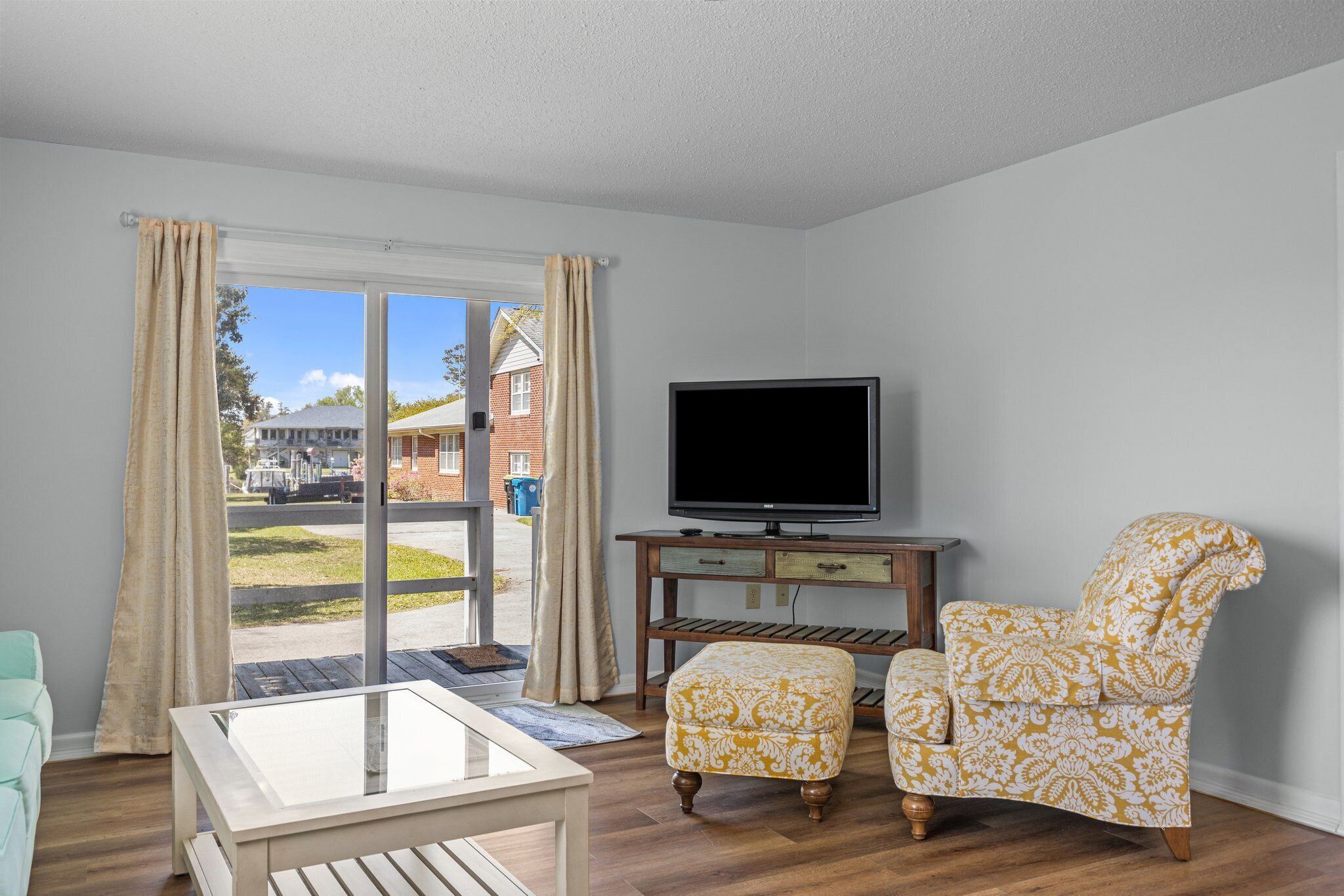 SALEM HARBOR COTTAGE IN MOREHEAD CITY- cozy; clean, canal view & great location!