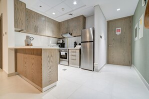 Fridge, microwave, oven, coffee/tea maker