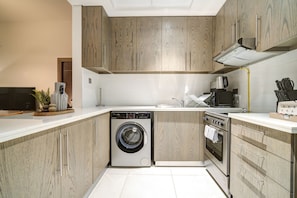 Fridge, microwave, oven, coffee/tea maker