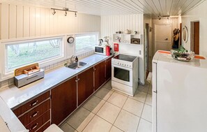 Réfrigérateur, micro-ondes, plaque de cuisson, cafetiÚre/bouilloire