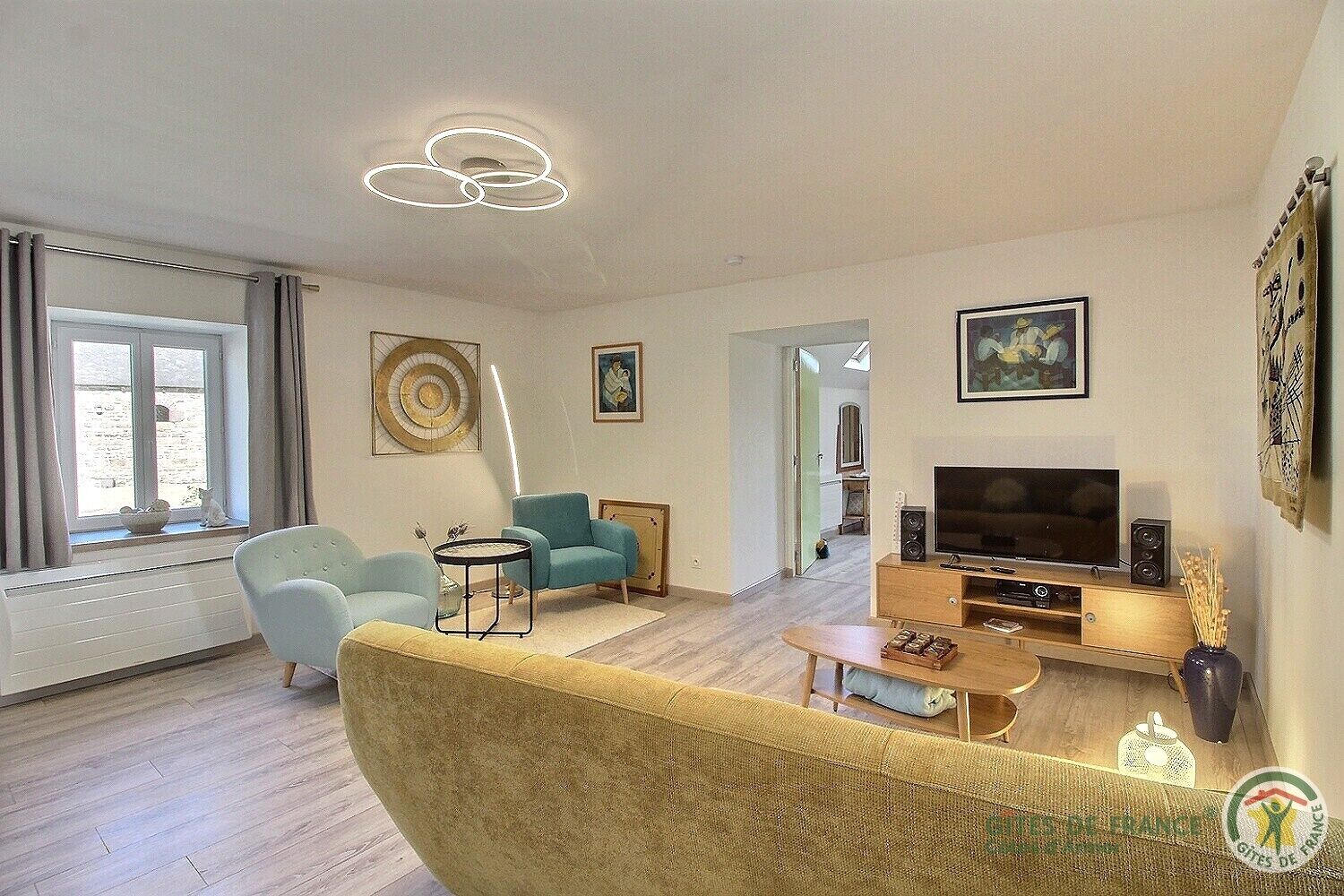 Le Nid D'hirondelles