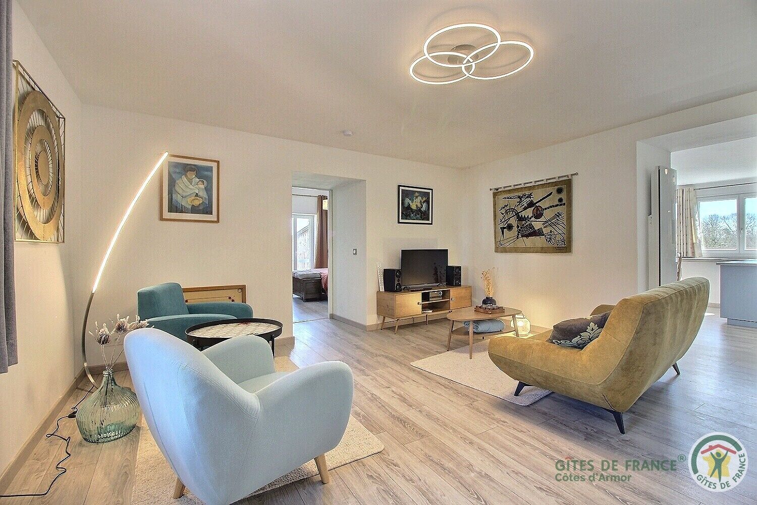 Le Nid D'hirondelles