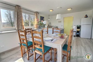 Dining - Le Nid D'hirondelles (BOURBRIAC)