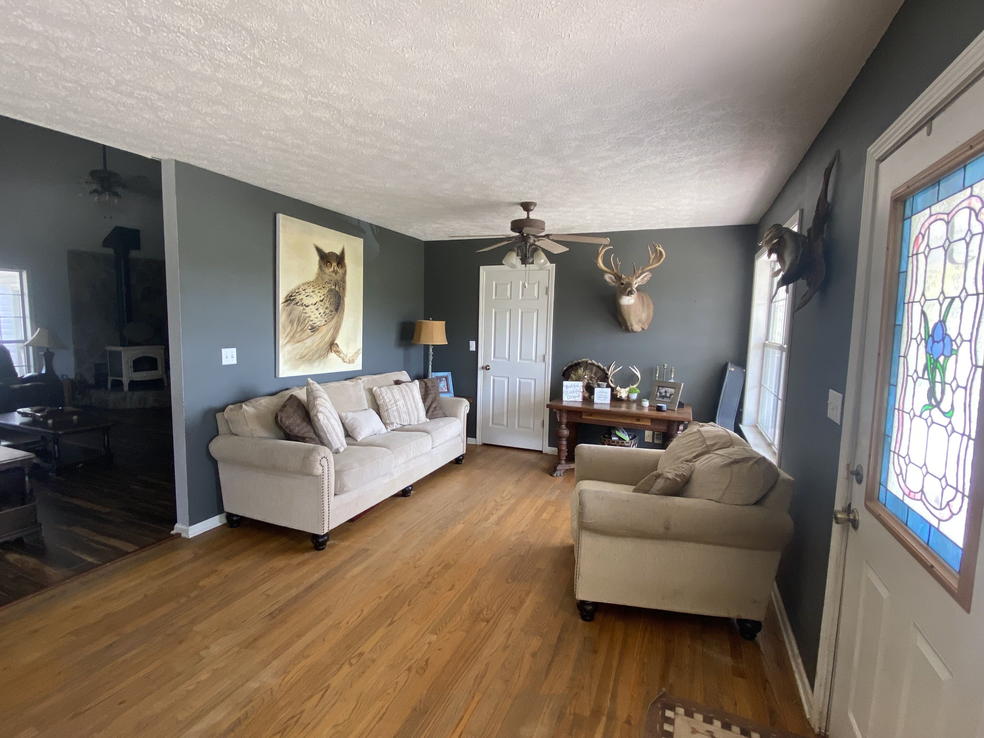 Beautiful water front property, great fishing/evening views! Minutes from town