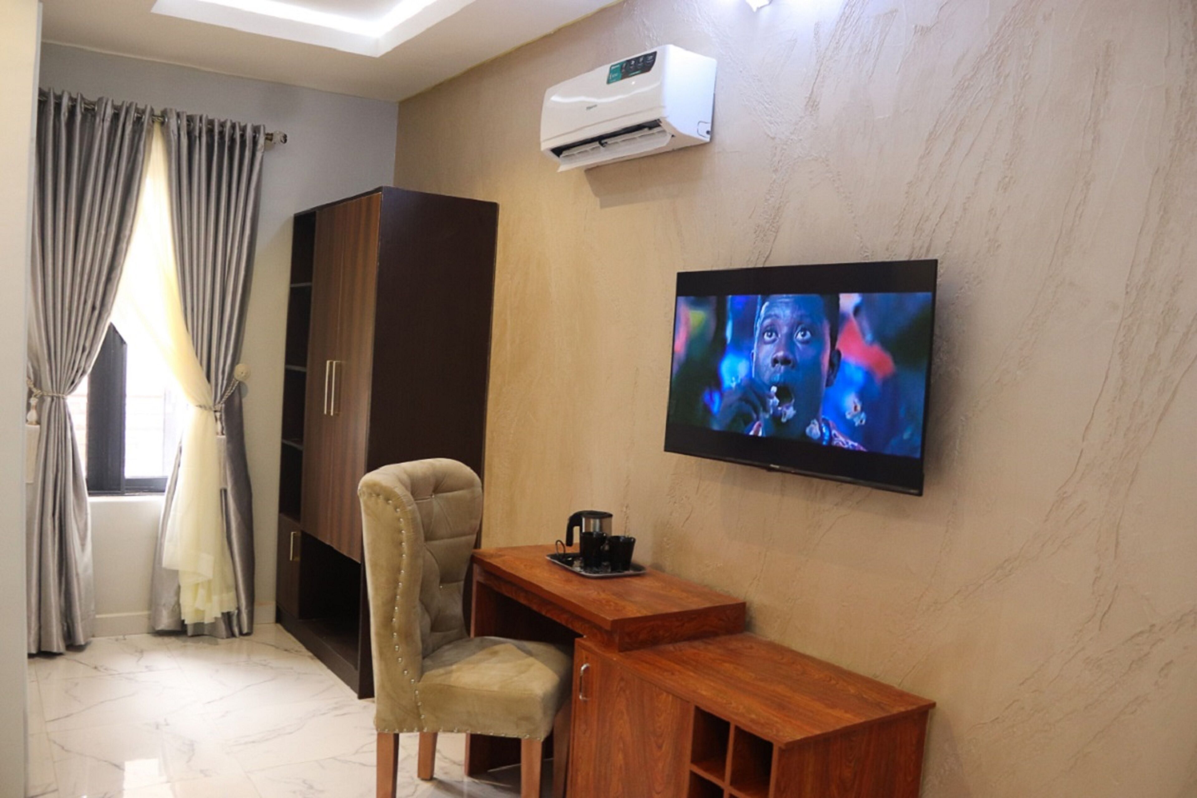 Deluxe Room | Premium bedding, individually furnished, desk, laptop workspace