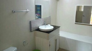 Apartamento clásico, 2 habitaciones | Baño