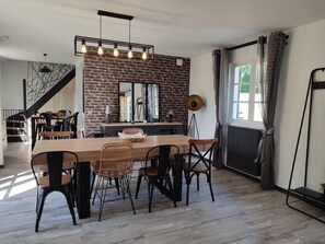 Dining - La Sapinière - Longroy (LONGROY)