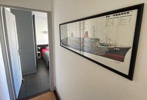 2 bedrooms, travel crib, free WiFi, bed sheets