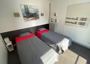 2 bedrooms, travel cot, free WiFi