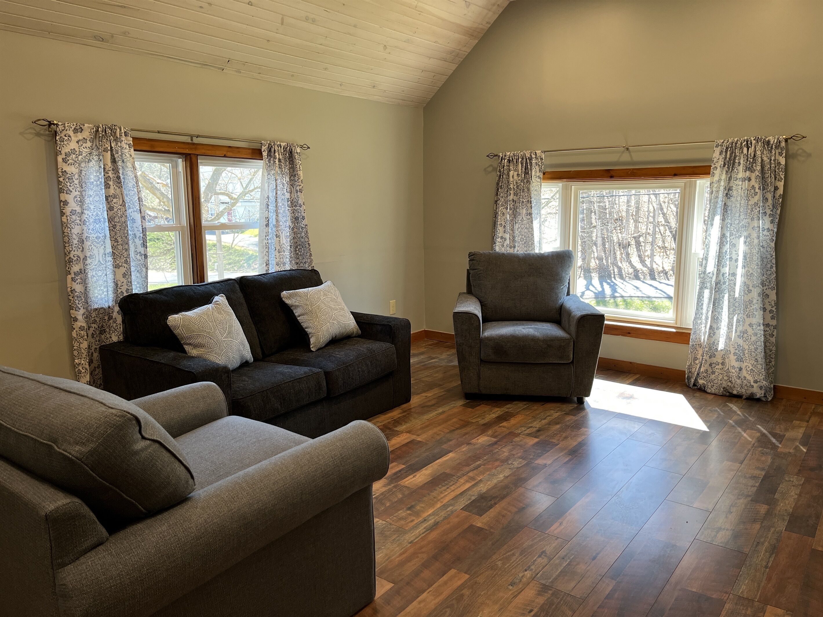 TV connectée, cheminée, espaces bureaux