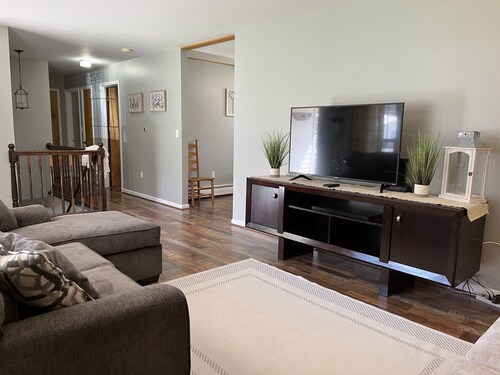 Patten Place - Close to everything in Oneonta - clean, updated private home.