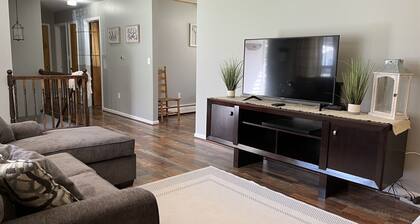 Patten Place - Close to everything in Oneonta - clean, updated private home.
