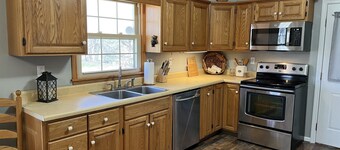 Patten Place - Close to everything in Oneonta - clean, updated private home.