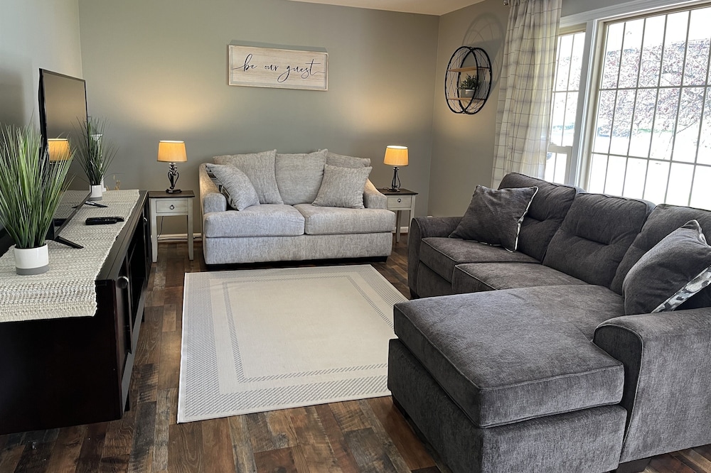 Patten Place - Close to everything in Oneonta - clean, updated private home.