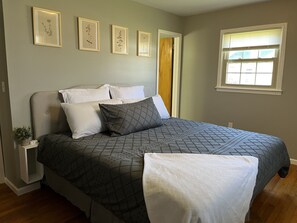 5 bedrooms, iron/ironing board, free WiFi, bed sheets