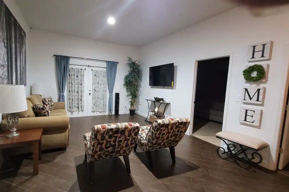 Exquisite Home near Tampa/Orlando sleeps 14-20.