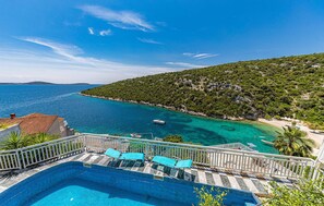 Pool - Gorgeous home in Vinisce with jacuzzi (Vinisce)