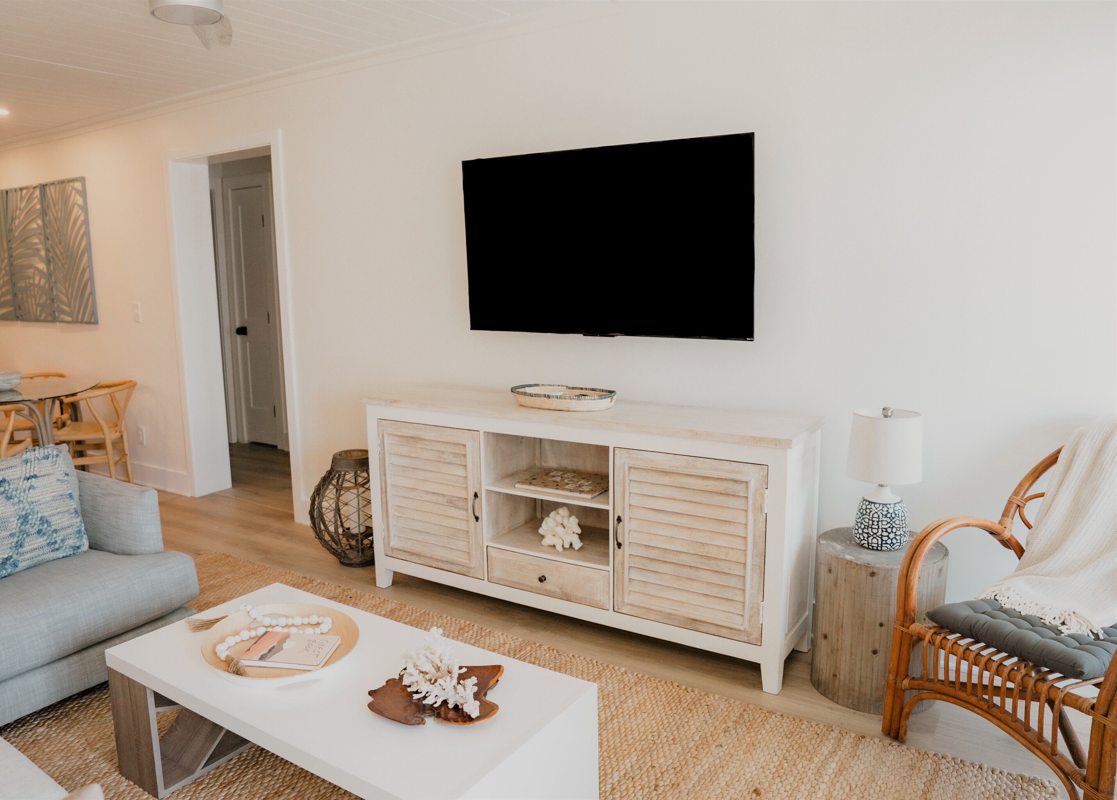 Steps from the beach - Completely renovated Modern, 2b/2bath - 2 Pools