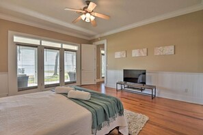 5 Schlafzimmer, Schreibtisch, Bügeleisen/Bügelbrett, Reisekinderbett