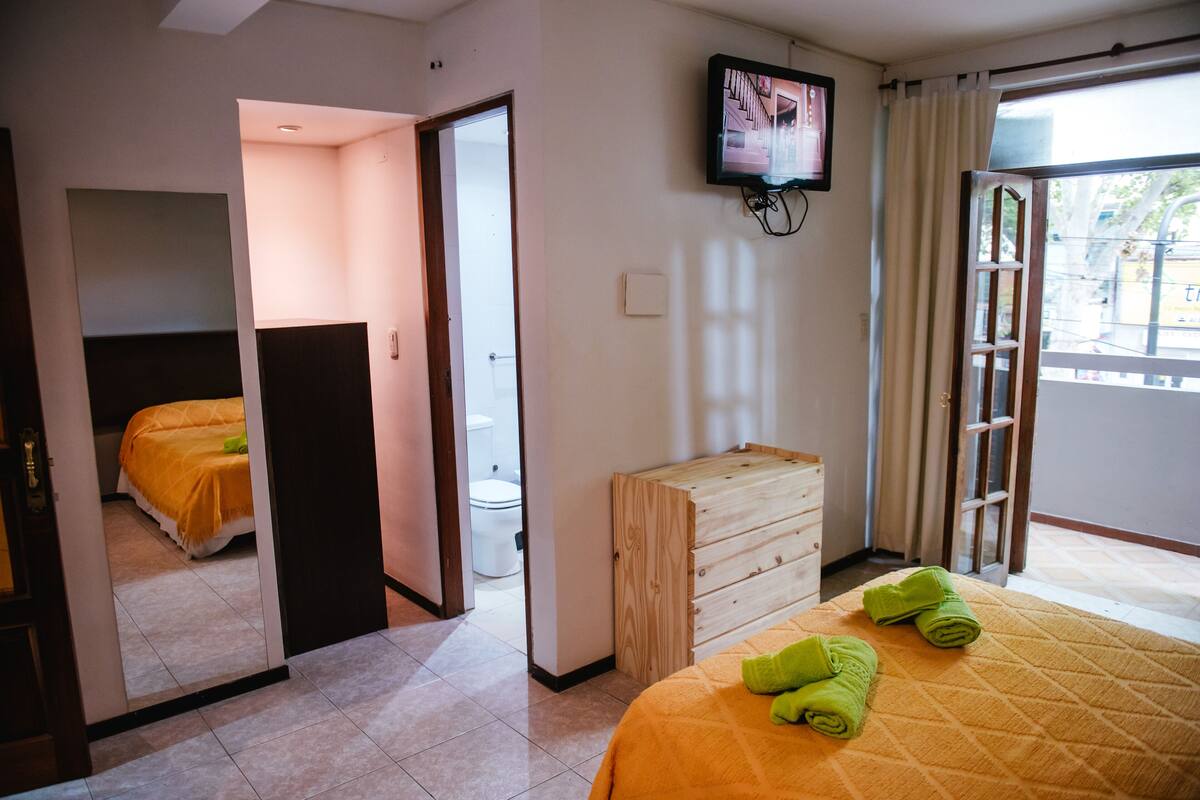 Habitación básica doble | Wifi gratis y ropa de cama
