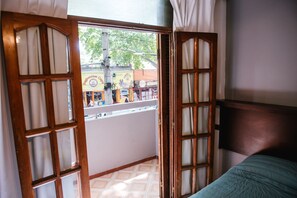 Basic Quadruple Room | Free WiFi, bed sheets - Hotel Murano (Mendoza)