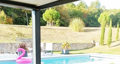 Longère (farmhouse) with large heated swimming pool, gym, billiards, fibreglass in the countryside
