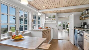 Køleskab, kaffe-/temaskine