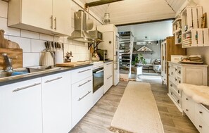 Frigorifero, piano cottura, lavastoviglie, macchina per tè/caffè