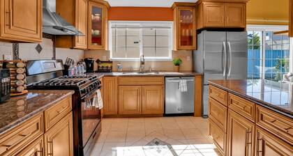 Single Level | Free Parking & Wi-fi | Private Yard
