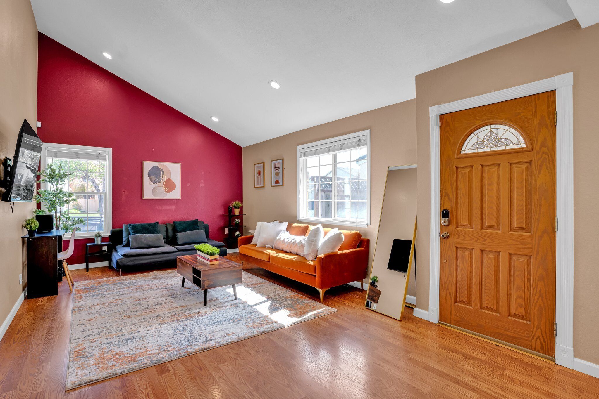 Single Level | Free Parking & Wi-fi | Private Yard