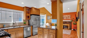 Single Level | Free Parking & Wi-fi | Private Yard