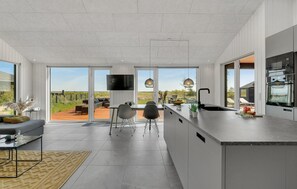 Interior - Lovely home in ørsted with WiFi (Ørsted)