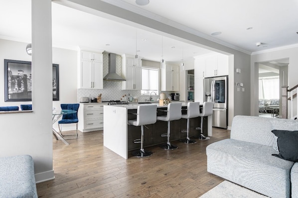 Deluxe Room | Private kitchen