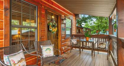 Romantic Lakefront Escape w/ Fireplace | 3 Min SDC