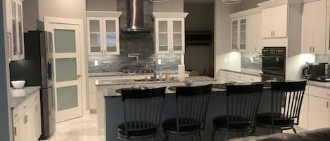 Refrigerador, microondas, horno, placa de cocina