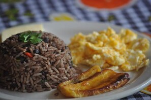 매일 풀 브렉퍼스트 무료 아침 식사 포함